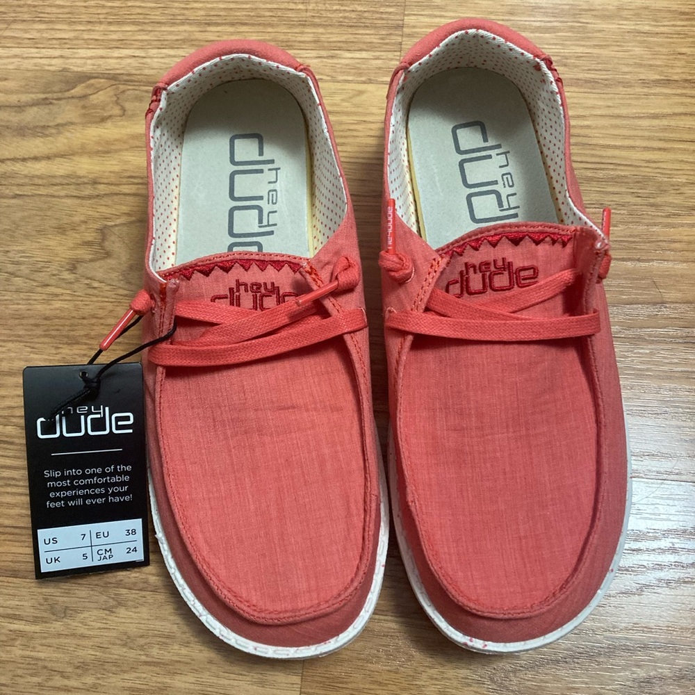 Hey Dude Wendy, In Pop Red